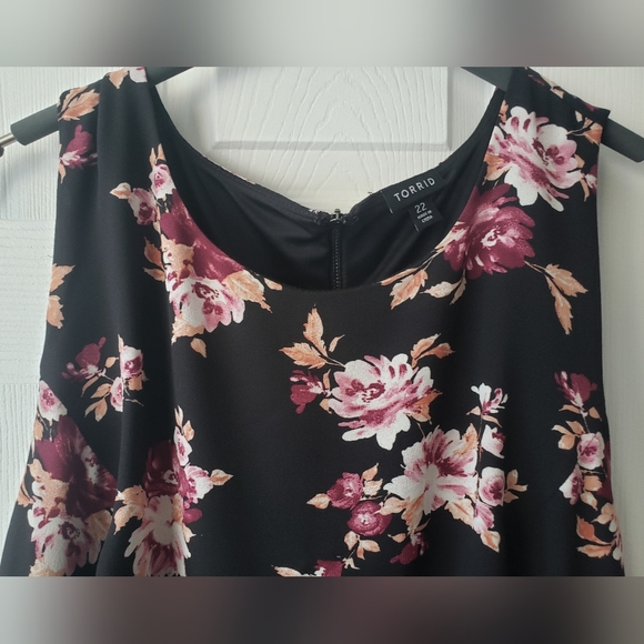 Formal Sleeveless Floral Maxi Dress with Full Skirt - Picture 2 of 10